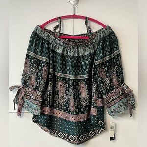 NWT WOMEN’S A. BYER OFF THE SHOULDER PAINT WASHED SATIN PATTERN BLOUSE (SIZE M)